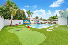 Modern Chic Retreat Pool Full amenities backyard L10